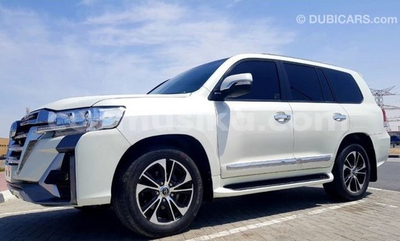 Acheter Import Voiture Toyota Land Cruiser Blanc à Import - Dubai, Harare Acheter Import Voiture Toyota Land Cruiser Blanc à Import - Dubai, Harare