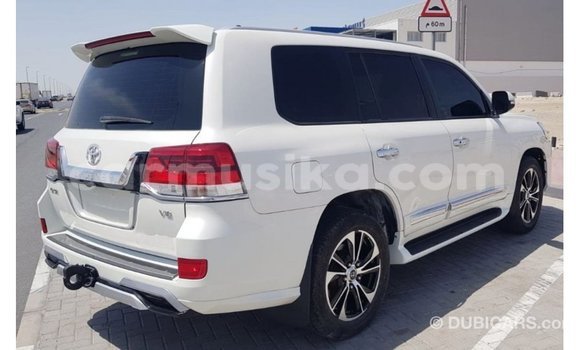 Acheter Import Voiture Toyota Land Cruiser Blanc à Import - Dubai, Harare Acheter Import Voiture Toyota Land Cruiser Blanc à Import - Dubai, Harare