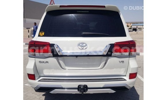 Acheter Import Voiture Toyota Land Cruiser Blanc à Import - Dubai, Harare Acheter Import Voiture Toyota Land Cruiser Blanc à Import - Dubai, Harare