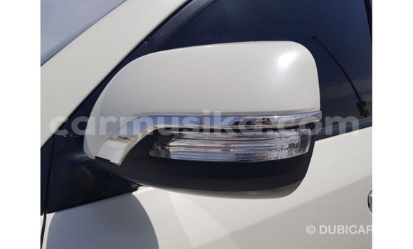 Acheter Import Voiture Toyota Land Cruiser Blanc à Import - Dubai, Harare Acheter Import Voiture Toyota Land Cruiser Blanc à Import - Dubai, Harare