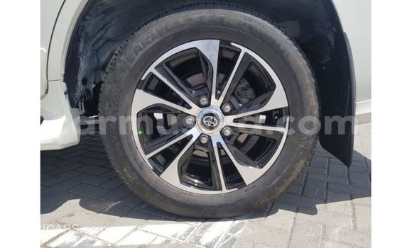 Acheter Import Voiture Toyota Land Cruiser Blanc à Import - Dubai, Harare Acheter Import Voiture Toyota Land Cruiser Blanc à Import - Dubai, Harare