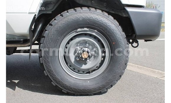 Tenga Imported Toyota Land Cruiser Chena Mota in Import - Dubai in Harare Tenga Imported Toyota Land Cruiser Chena Mota in Import - Dubai in Harare