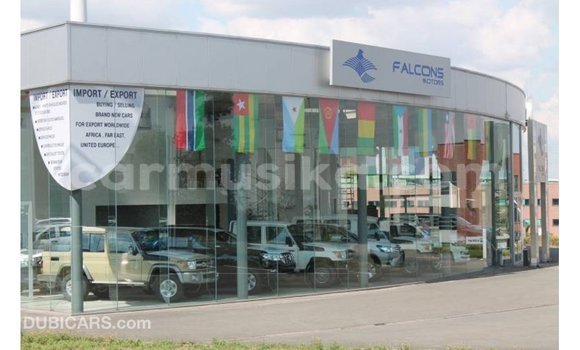 Tenga Imported Toyota Land Cruiser Chena Mota in Import - Dubai in Harare Tenga Imported Toyota Land Cruiser Chena Mota in Import - Dubai in Harare