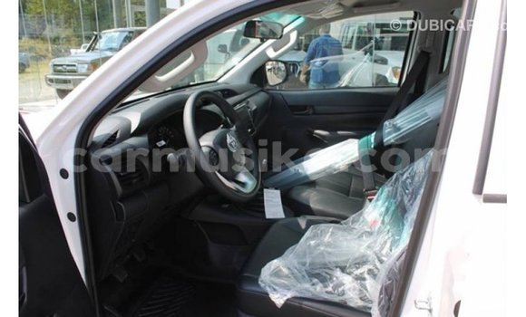 Buy Import Toyota Hilux White Car in Import - Dubai in Harare Buy Import Toyota Hilux White Car in Import - Dubai in Harare