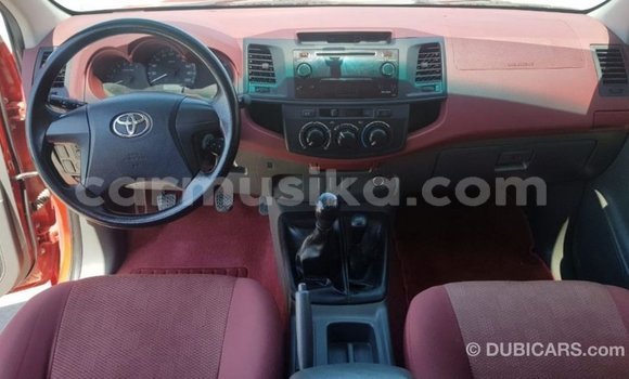 Acheter Import Voiture Toyota Hilux Rouge à Import - Dubai, Harare Acheter Import Voiture Toyota Hilux Rouge à Import - Dubai, Harare