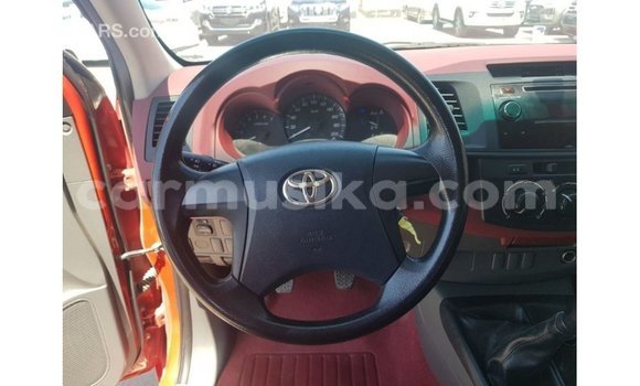 Acheter Import Voiture Toyota Hilux Rouge à Import - Dubai, Harare Acheter Import Voiture Toyota Hilux Rouge à Import - Dubai, Harare