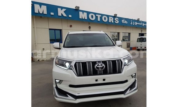 Acheter Import Voiture Toyota Prado Blanc à Import - Dubai, Harare Acheter Import Voiture Toyota Prado Blanc à Import - Dubai, Harare