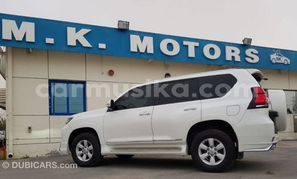 Acheter Import Voiture Toyota Prado Blanc à Import - Dubai, Harare Acheter Import Voiture Toyota Prado Blanc à Import - Dubai, Harare