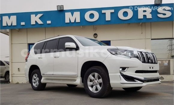 Acheter Import Voiture Toyota Prado Blanc à Import - Dubai, Harare Acheter Import Voiture Toyota Prado Blanc à Import - Dubai, Harare