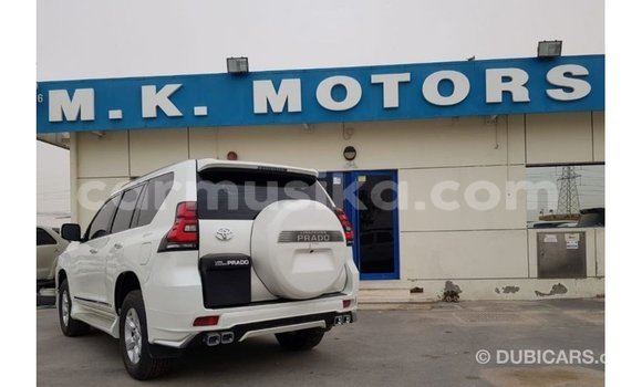Acheter Import Voiture Toyota Prado Blanc à Import - Dubai, Harare Acheter Import Voiture Toyota Prado Blanc à Import - Dubai, Harare