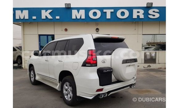 Acheter Import Voiture Toyota Prado Blanc à Import - Dubai, Harare Acheter Import Voiture Toyota Prado Blanc à Import - Dubai, Harare
