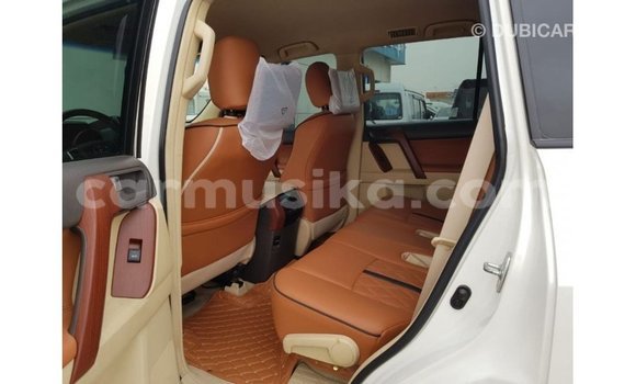 Acheter Import Voiture Toyota Prado Blanc à Import - Dubai, Harare Acheter Import Voiture Toyota Prado Blanc à Import - Dubai, Harare