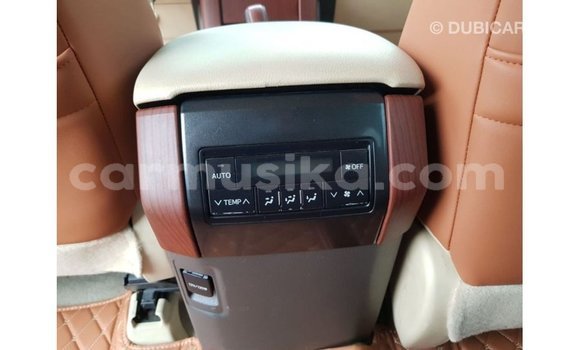 Acheter Import Voiture Toyota Prado Blanc à Import - Dubai, Harare Acheter Import Voiture Toyota Prado Blanc à Import - Dubai, Harare