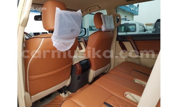 Acheter Import Voiture Toyota Prado Blanc à Import - Dubai, Harare Acheter Import Voiture Toyota Prado Blanc à Import - Dubai, Harare