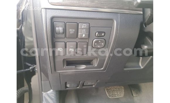 Tenga Imported Toyota Land Cruiser Nhema Mota in Import - Dubai in Harare Tenga Imported Toyota Land Cruiser Nhema Mota in Import - Dubai in Harare
