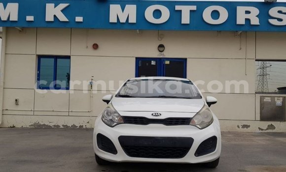 Acheter Import Voiture Kia Rio Blanc à Import - Dubai, Harare Acheter Import Voiture Kia Rio Blanc à Import - Dubai, Harare