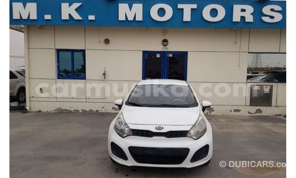 Acheter Import Voiture Kia Rio Blanc à Import - Dubai, Harare Acheter Import Voiture Kia Rio Blanc à Import - Dubai, Harare