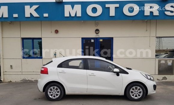 Acheter Import Voiture Kia Rio Blanc à Import - Dubai, Harare Acheter Import Voiture Kia Rio Blanc à Import - Dubai, Harare