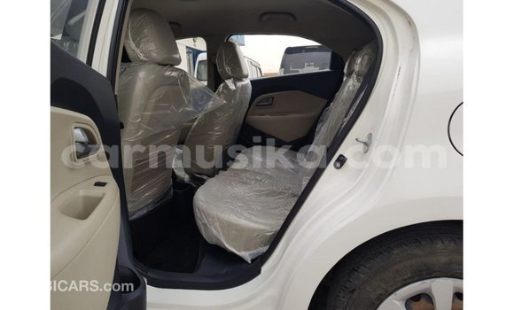 Acheter Import Voiture Kia Rio Blanc à Import - Dubai, Harare Acheter Import Voiture Kia Rio Blanc à Import - Dubai, Harare