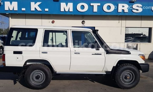 Acheter Import Voiture Toyota Land Cruiser Blanc à Import - Dubai, Harare Acheter Import Voiture Toyota Land Cruiser Blanc à Import - Dubai, Harare