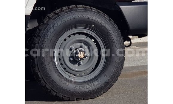Acheter Import Voiture Toyota Land Cruiser Blanc à Import - Dubai, Harare Acheter Import Voiture Toyota Land Cruiser Blanc à Import - Dubai, Harare