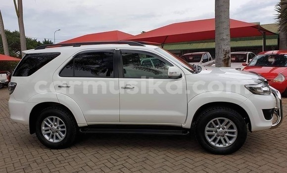Tenga Tsaru Toyota Fortuner Chena Mota in Beitbridge in Matabeleland South Tenga Tsaru Toyota Fortuner Chena Mota in Beitbridge in Matabeleland South