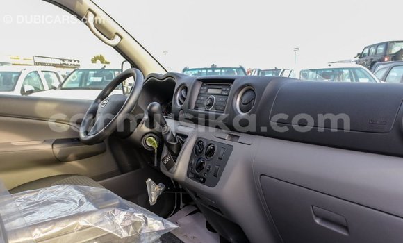 Acheter Import Voiture Nissan Urvan Blanc à Import - Dubai, Harare Acheter Import Voiture Nissan Urvan Blanc à Import - Dubai, Harare