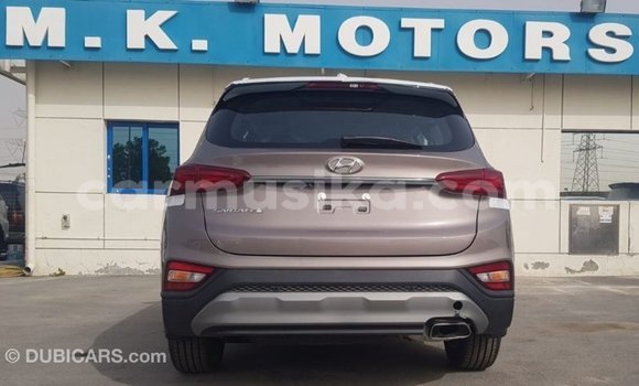 Tenga Imported Hyundai Santa Fe Zvimwe Mota in Import - Dubai in Harare Tenga Imported Hyundai Santa Fe Zvimwe Mota in Import - Dubai in Harare