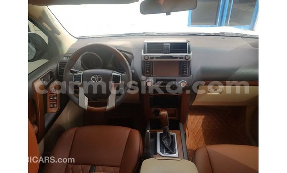 Tenga Imported Toyota Land Cruiser Chena Mota in Import - Dubai in Harare Tenga Imported Toyota Land Cruiser Chena Mota in Import - Dubai in Harare