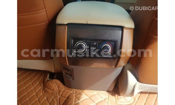 Tenga Imported Toyota Land Cruiser Chena Mota in Import - Dubai in Harare Tenga Imported Toyota Land Cruiser Chena Mota in Import - Dubai in Harare