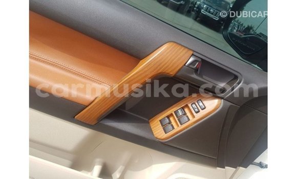 Tenga Imported Toyota Land Cruiser Chena Mota in Import - Dubai in Harare Tenga Imported Toyota Land Cruiser Chena Mota in Import - Dubai in Harare