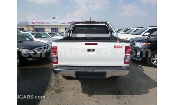 Tenga Imported Toyota Hilux Chena Mota in Import - Dubai in Harare Tenga Imported Toyota Hilux Chena Mota in Import - Dubai in Harare