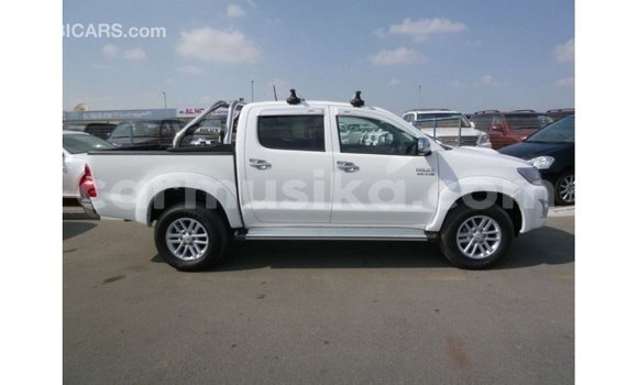 Tenga Imported Toyota Hilux Chena Mota in Import - Dubai in Harare Tenga Imported Toyota Hilux Chena Mota in Import - Dubai in Harare