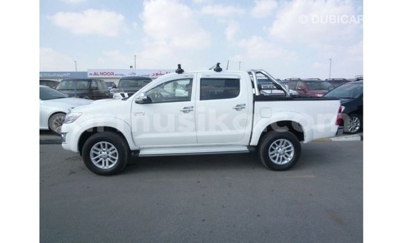 Tenga Imported Toyota Hilux Chena Mota in Import - Dubai in Harare Tenga Imported Toyota Hilux Chena Mota in Import - Dubai in Harare