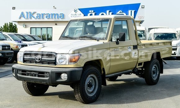 Tenga Imported Toyota Land Cruiser Beige Mota in Import - Dubai in Harare Tenga Imported Toyota Land Cruiser Beige Mota in Import - Dubai in Harare