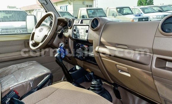 Tenga Imported Toyota Land Cruiser Beige Mota in Import - Dubai in Harare Tenga Imported Toyota Land Cruiser Beige Mota in Import - Dubai in Harare