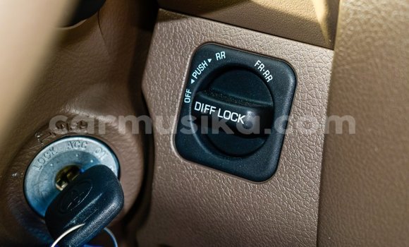 Tenga Imported Toyota Land Cruiser Beige Mota in Import - Dubai in Harare Tenga Imported Toyota Land Cruiser Beige Mota in Import - Dubai in Harare