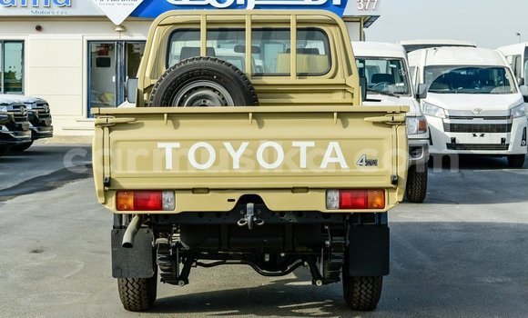 Tenga Imported Toyota Land Cruiser Beige Mota in Import - Dubai in Harare Tenga Imported Toyota Land Cruiser Beige Mota in Import - Dubai in Harare
