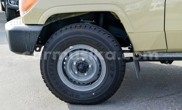 Tenga Imported Toyota Land Cruiser Beige Mota in Import - Dubai in Harare Tenga Imported Toyota Land Cruiser Beige Mota in Import - Dubai in Harare