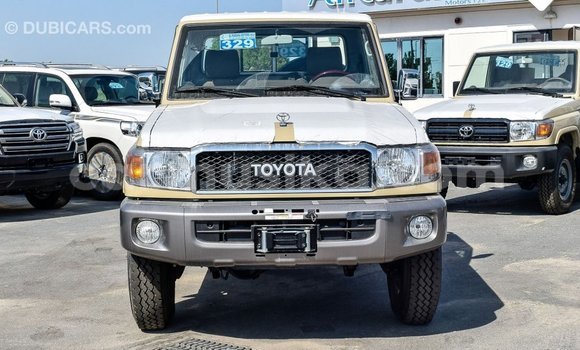 Tenga Imported Toyota Land Cruiser Beige Mota in Import - Dubai in Harare Tenga Imported Toyota Land Cruiser Beige Mota in Import - Dubai in Harare