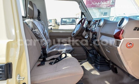 Tenga Imported Toyota Land Cruiser Beige Mota in Import - Dubai in Harare Tenga Imported Toyota Land Cruiser Beige Mota in Import - Dubai in Harare