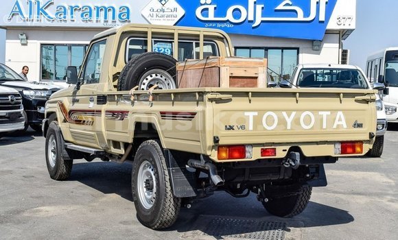 Tenga Imported Toyota Land Cruiser Beige Mota in Import - Dubai in Harare Tenga Imported Toyota Land Cruiser Beige Mota in Import - Dubai in Harare