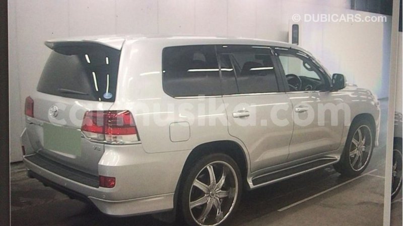 Big with watermark toyota land cruiser harare import dubai 13559