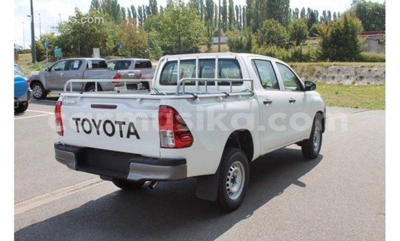 Tenga Imported Toyota Hilux Chena Mota in Import - Dubai in Harare Tenga Imported Toyota Hilux Chena Mota in Import - Dubai in Harare
