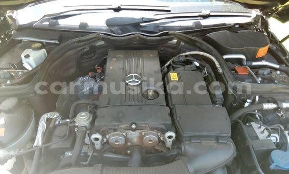 Nunua Ilio tumika Mercedes‒Benz C-klasse Nyeusi Gari ndani ya Harare nchini Harare Nunua Ilio tumika Mercedes‒Benz C-klasse Nyeusi Gari ndani ya Harare nchini Harare