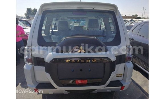 Tenga Imported Mitsubishi Pajero Chena Mota in Import - Dubai in Harare Tenga Imported Mitsubishi Pajero Chena Mota in Import - Dubai in Harare