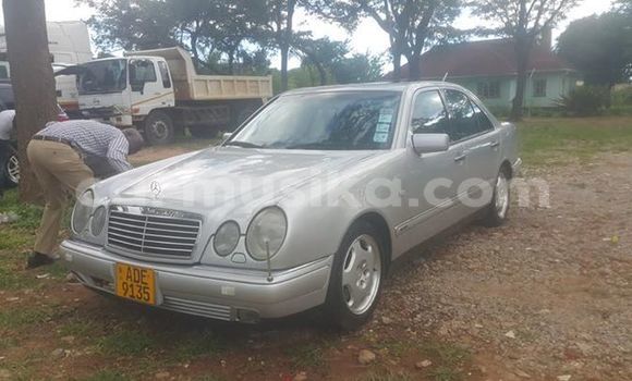 Acheter Occasion Voiture Mercedes‒Benz E-klasse Gris à Harare, Harare Acheter Occasion Voiture Mercedes‒Benz E-klasse Gris à Harare, Harare