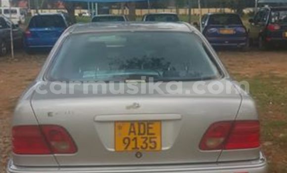 Acheter Occasion Voiture Mercedes‒Benz E-klasse Gris à Harare, Harare Acheter Occasion Voiture Mercedes‒Benz E-klasse Gris à Harare, Harare