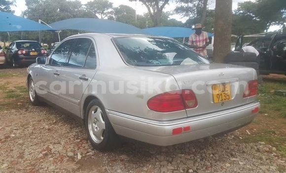 Acheter Occasion Voiture Mercedes‒Benz E-klasse Gris à Harare, Harare Acheter Occasion Voiture Mercedes‒Benz E-klasse Gris à Harare, Harare