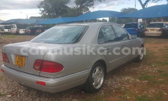 Acheter Occasion Voiture Mercedes‒Benz E-klasse Gris à Harare, Harare Acheter Occasion Voiture Mercedes‒Benz E-klasse Gris à Harare, Harare